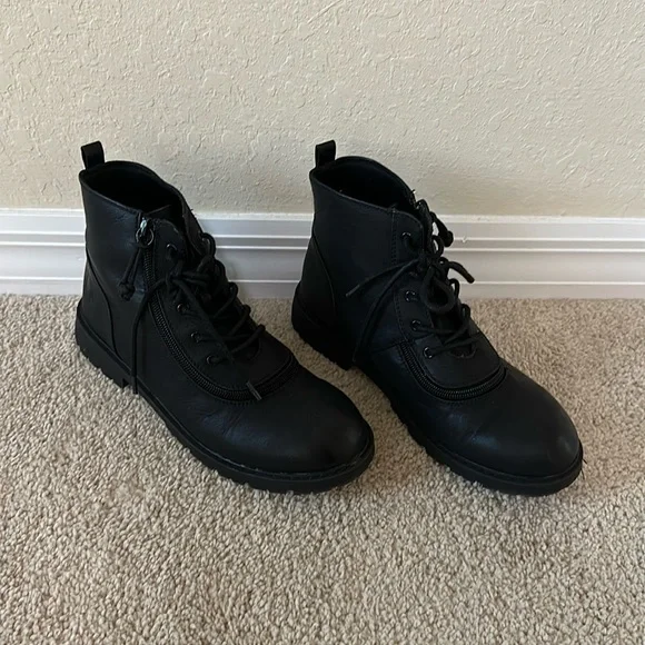 Boys Black Adaptive Boots- Size 6 - Picture 1 of 5